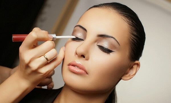 Tìm hiểu về nghề trang điểm, make up với thực trạng hiện nay trước khi quyết định theo học 2 Tìm hiểu về nghề trang điểm, make up với thực trạng hiện nay trước khi quyết định theo học
