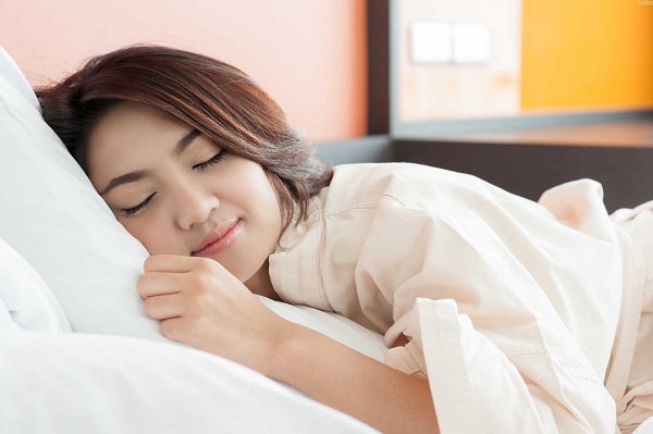 Cách chăm sóc da mặt ngay khi ngủ giúp bạn tiết kiệm thời gian