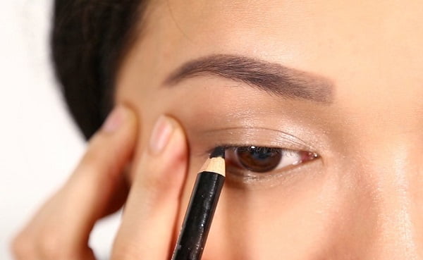 Bí quyết vẽ eyeliner đơn giản với từng loại chì 4 Bí quyết vẽ eyeliner đơn giản với từng loại chì