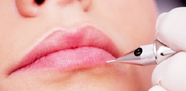 Phụ nữ môi thâm là người thế nào và 2 cách giảm môi thâm đơn giản 4 Phụ nữ môi thâm là người thế nào? Giải đáp thắc mắc