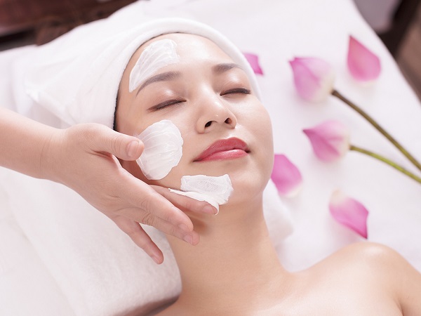 Đi spa chăm sóc da mặt có tốt không? Chuyên viên giải đáp