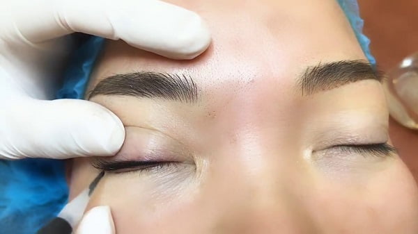 Một vài lưu ý khi phun xăm mí mắt bạn cần biết 2 Một vài lưu ý khi phun xăm mí mắt bạn cần biết