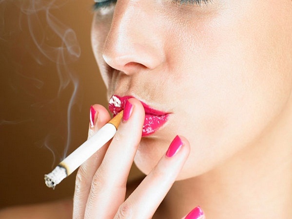 6 lý do khiến môi bạn ngày càng thâm mà bạn lại không hề hay biết! 6 lý do khiến môi bạn ngày càng thâm mà bạn lại không hề hay biết!