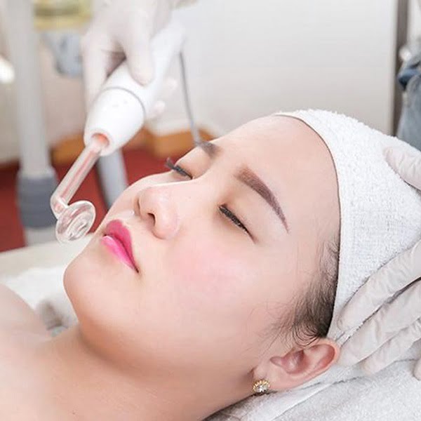 Trong các khóa học spa chuyên sâu, bạn sẽ được đào tạo về các kiến thức chăm sóc da cơ bản – nâng cao trước rồi mới đến chuyên sâu