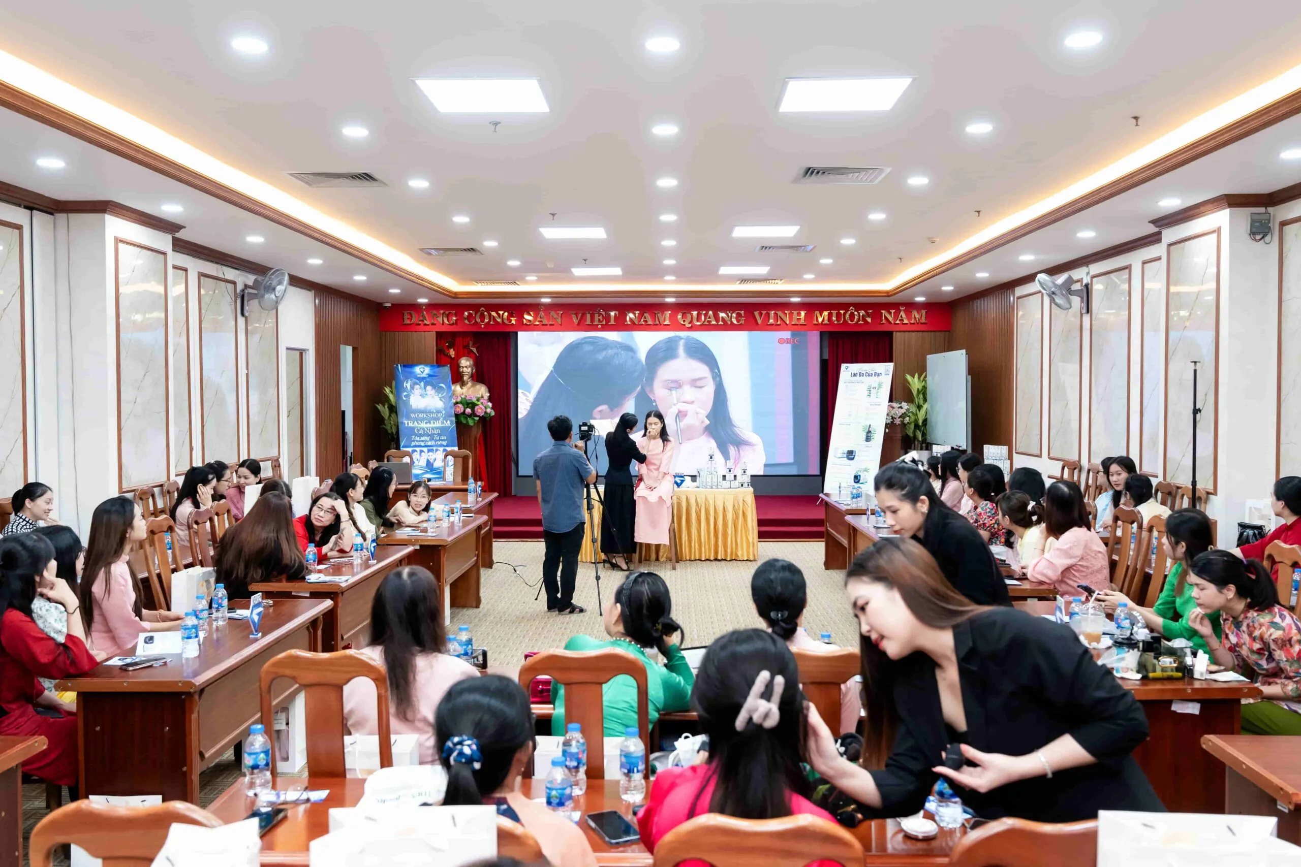Trung tâm Đào tạo Thẩm mỹ New Gem (New Gem Beauty Education) 36