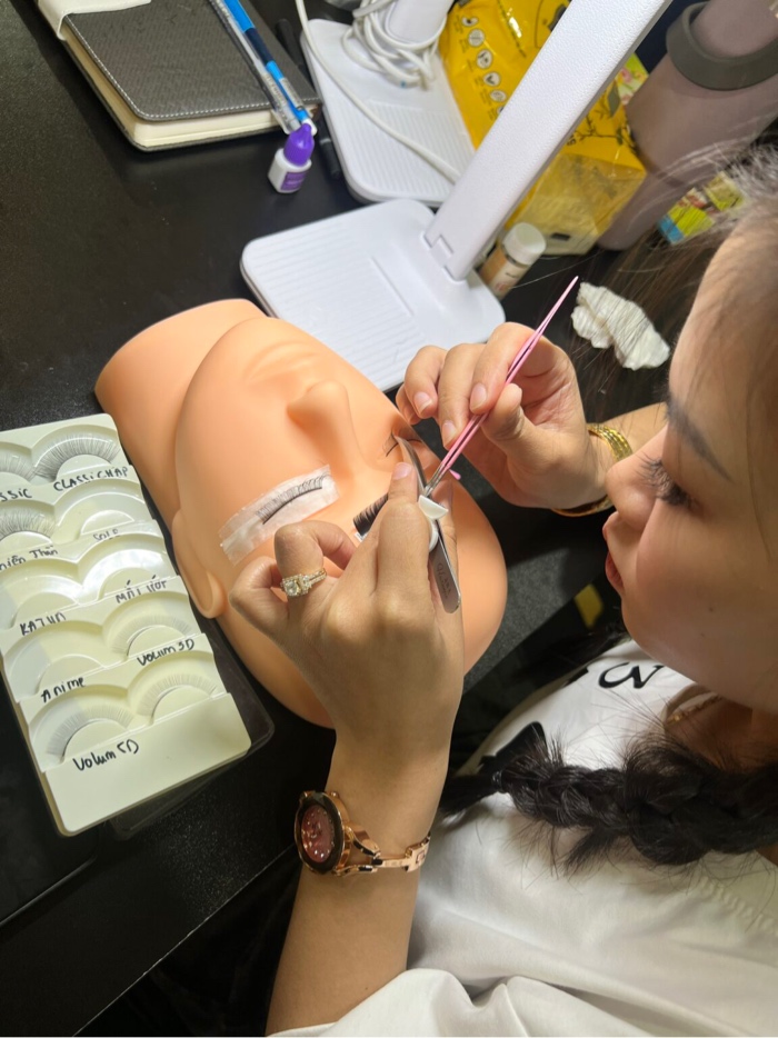 Khóa học Nối Mi Chuyên Nghiệp 24 Khóa học Nối Mi Chuyên Nghiệp 23