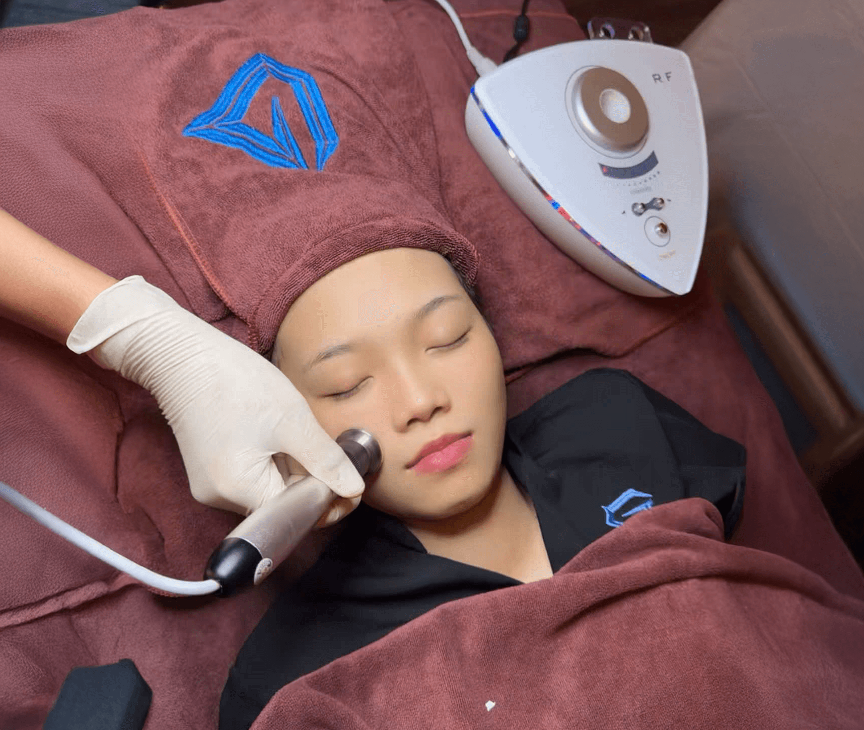 Quy Trình 12 Bước Chăm Sóc Da Chuyên Sâu Chuẩn Y Khoa Tại Spa 5